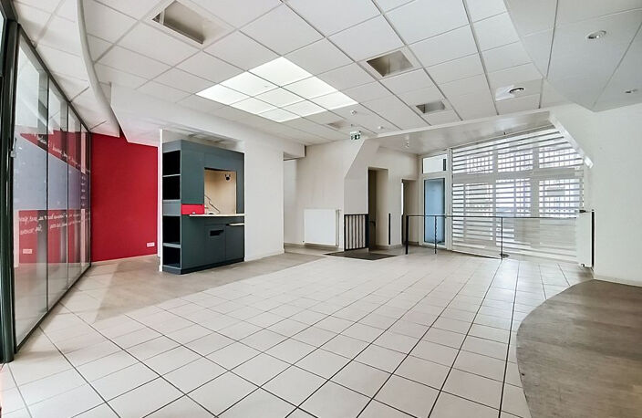 Local commercial Condé-Sur-L'Escaut 215 m2 — photo 2