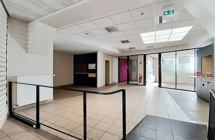 Local commercial Condé-Sur-L'Escaut 215 m2 — photo 4
