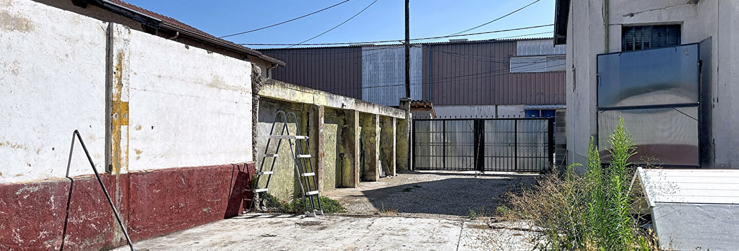 Local industriel  105 m² à vendre à Saint-Genis-Laval (69230)