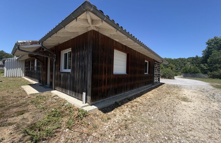 800M² DE BUREAUX ET BATIMENTS — photo 2