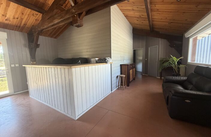 800M² DE BUREAUX ET BATIMENTS — photo 3