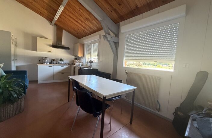 800M² DE BUREAUX ET BATIMENTS — photo 4
