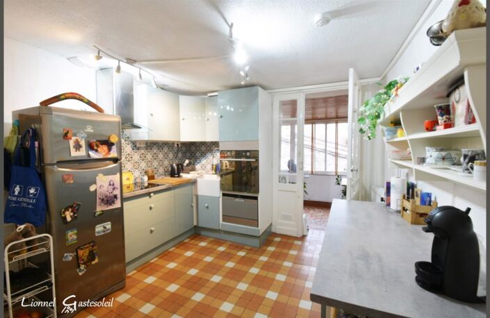 Immeuble rénové avec local commercial sur la commune de Sainte Foy la Grande (33) — photo 3
