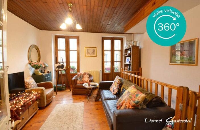 Immeuble rénové avec local commercial sur la commune de Sainte Foy la Grande (33) — photo 4