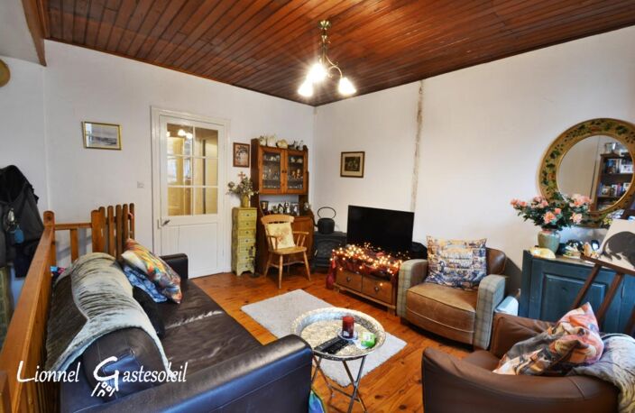 Immeuble rénové avec local commercial sur la commune de Sainte Foy la Grande (33) — photo 5