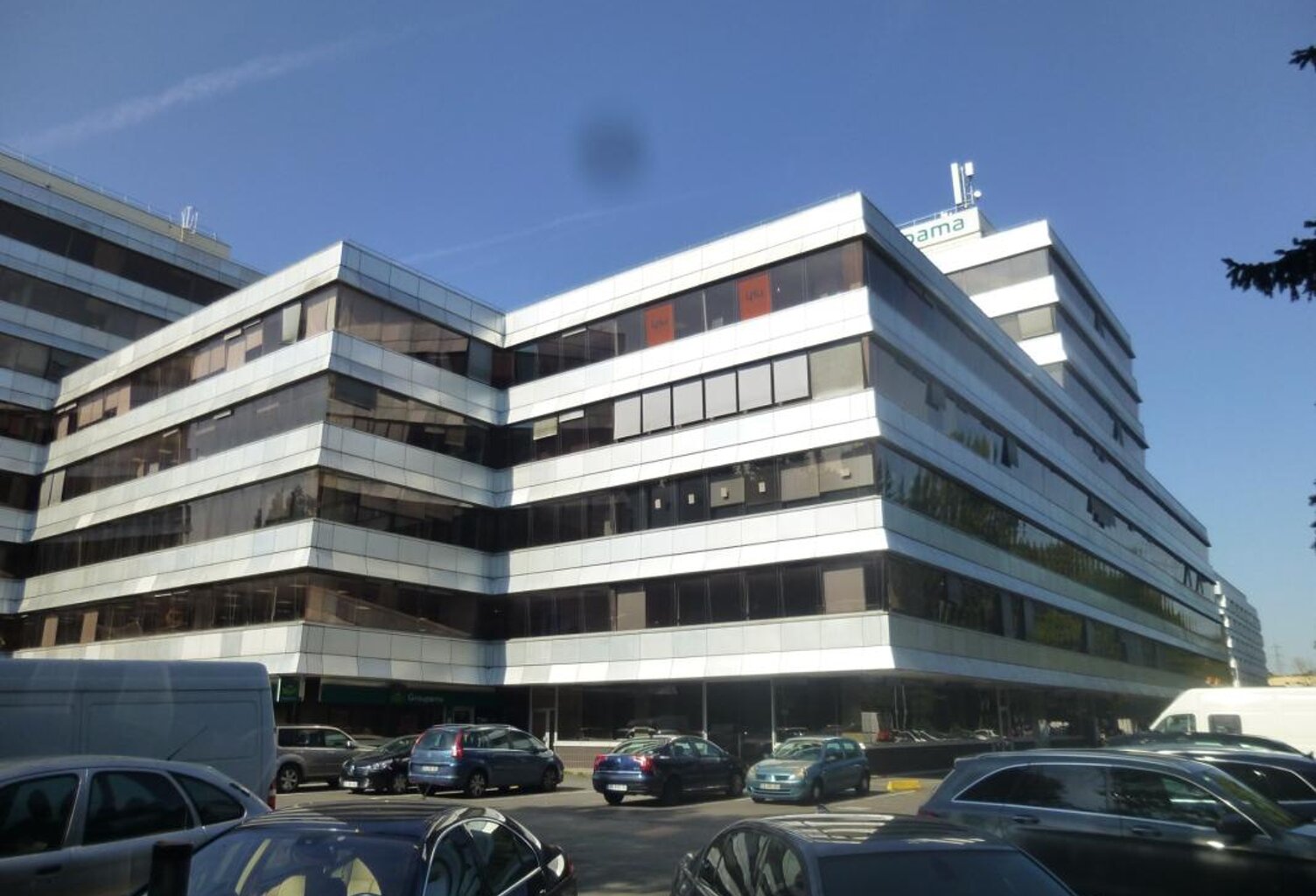 bureau rénové de 115 m2 à vendre à Cergy au prix de 156000 euros — photo 1