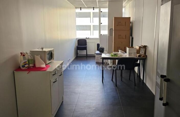 bureau rénové de 115 m2 à vendre à Cergy au prix de 156000 euros — photo 4