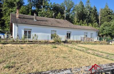 Maison à fort potentiel sur beau terrain — photo du bien