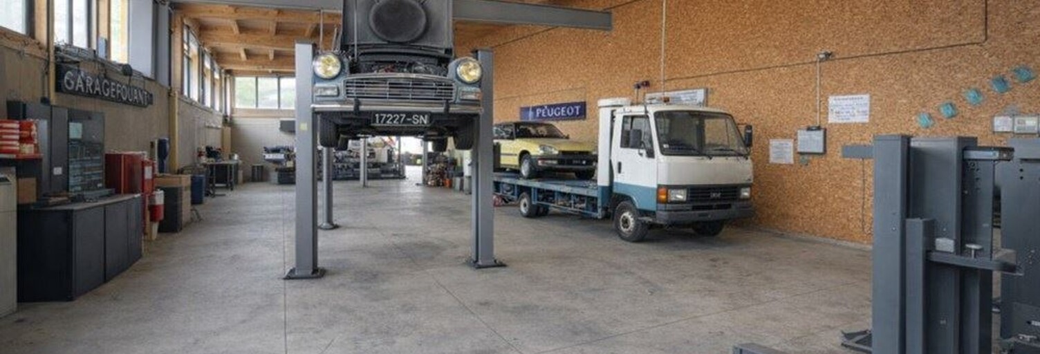 Garage  370 m² à vendre à Plounévez-Lochrist (29430)