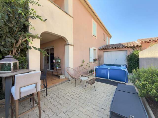 Appartement T3 avec cour extérieur, terrasse et parking privatif — photo du bien