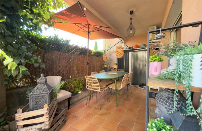 Appartement T3 avec cour extérieur, terrasse et parking privatif — photo 2