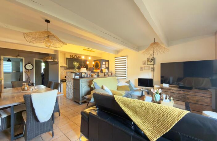 Appartement T3 avec cour extérieur, terrasse et parking privatif — photo 3