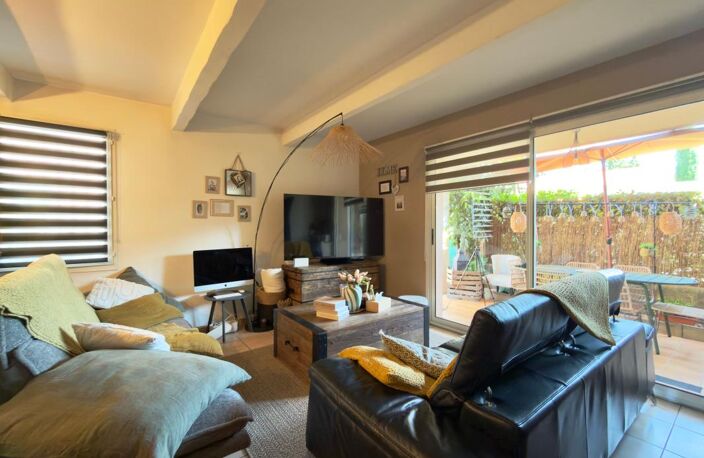 Appartement T3 avec cour extérieur, terrasse et parking privatif — photo 4