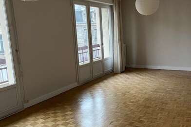 Appartement 3 pièces 770 €