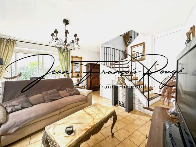 Roquebrune sur Argens, maison atypique rénovée dans le cœur du village !!! — photo du bien