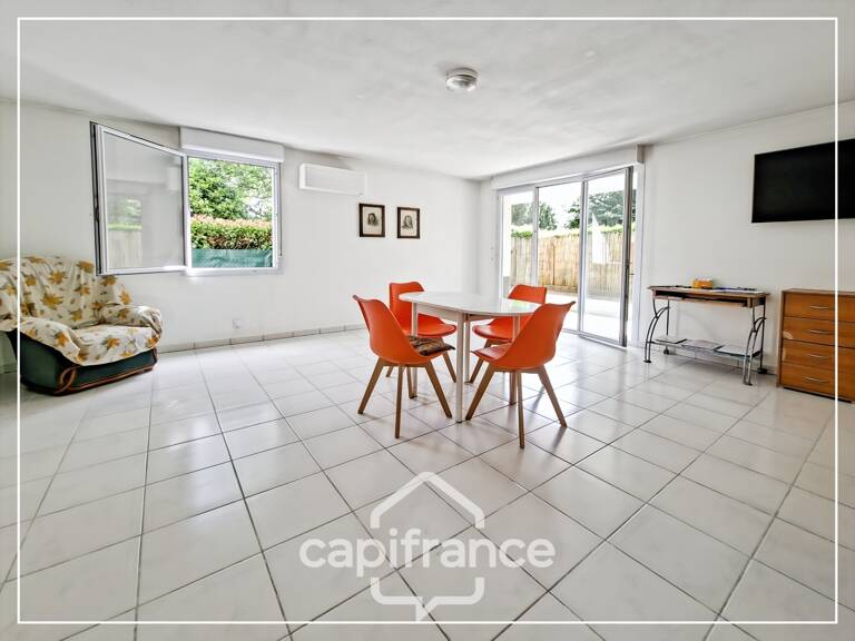 Appartement climatisé 3 pièces avec jardin, parking, cave et piscine commune — photo 1