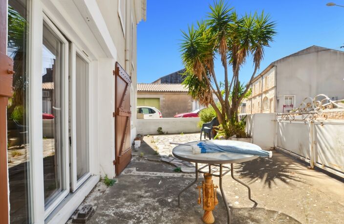 Maison de caractère 186 m² – 5 chambres dont 4 suites – Terrasse 47 m² – Causses-et-Veyran — photo 2