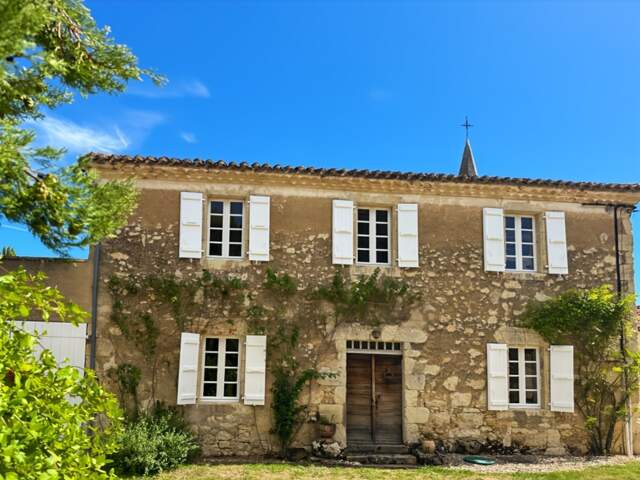 À Vendre – Maison de village en pierre (6 pièces) de 227 m² à Bazian (Gers) avec cour et jardinet — photo du bien