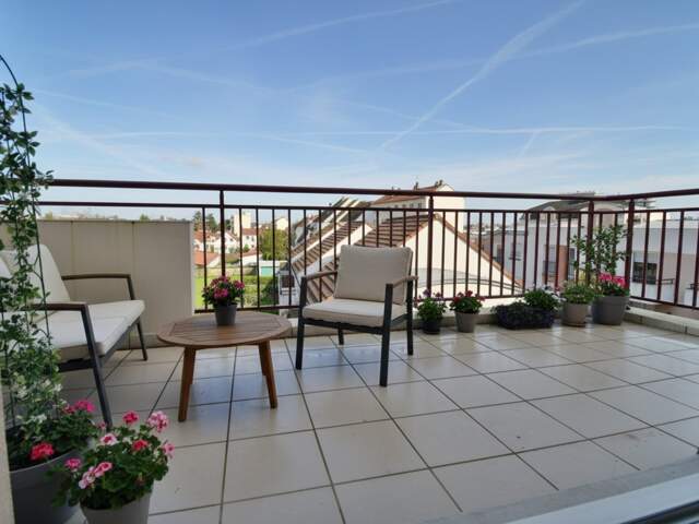 Appartement à vendre DIJON (21) Appartement T2 de 45,34 m² avec terrasse, garage fermé, parking privatif et cave — photo du bien