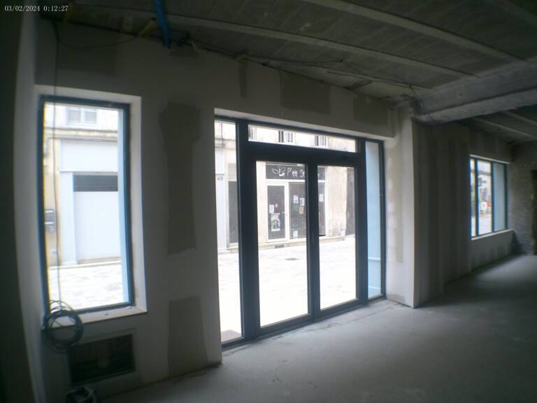 ⚜ COGNAC A Louer Local Commercial Centre Ville Rue Piétonne ⚜ — photo 1