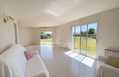 Maison à vendre de plain-pied - 2 chambres - 2 000 m² terrain - CHALLANS (85) — photo du bien