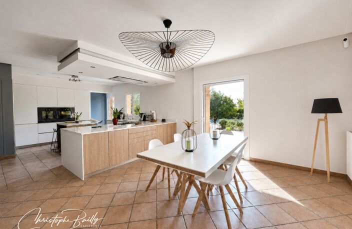 Maison familiale de 182 m² avec piscine et jardin arboré à Rouffiac-Tolosan (31180) — photo 2