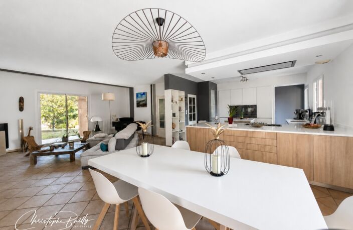 Maison familiale de 182 m² avec piscine et jardin arboré à Rouffiac-Tolosan (31180) — photo 5
