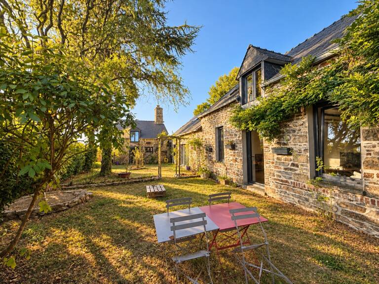Maison familiale en pierres de caractère – 205 m² – 4 chambres – Jardin de 1 000 m² – Bréhan — photo 1