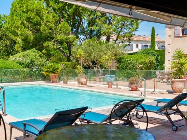 Propriete à vendre 11 pièces FONTVIEILLE (13) — photo du bien