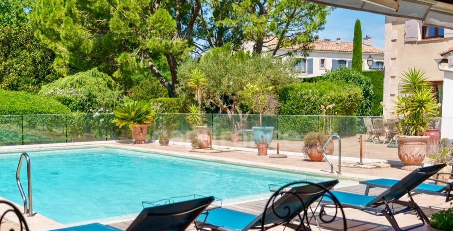Propriete à vendre 11 pièces FONTVIEILLE (13) — photo 1