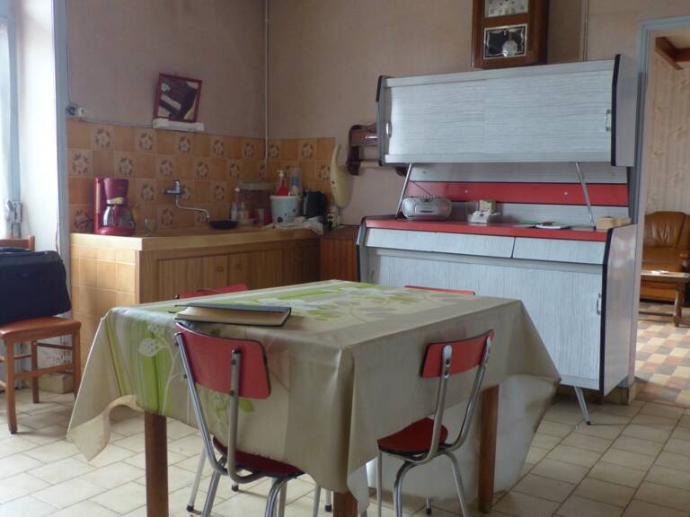 Dpt Deux Sèvres (79), à vendre proche de AIRVAULT maison P5, terrain 1335 m² — photo 1