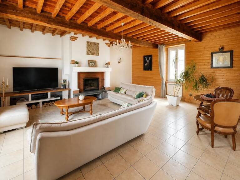 Maison de 5 pièces dans un village au calme — photo 1
