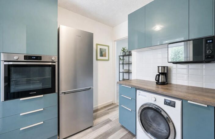 83600 - FREJUS - CENTRE-VILLE - 3 PIÈCES - 2 CHAMBRES - 58.0 M² - APPARTEMENT AVEC BALCON VUE DEGAGEE — photo 4