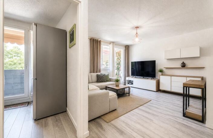 83600 - FREJUS - CENTRE-VILLE - 3 PIÈCES - 2 CHAMBRES - 58.0 M² - APPARTEMENT AVEC BALCON VUE DEGAGEE — photo 3