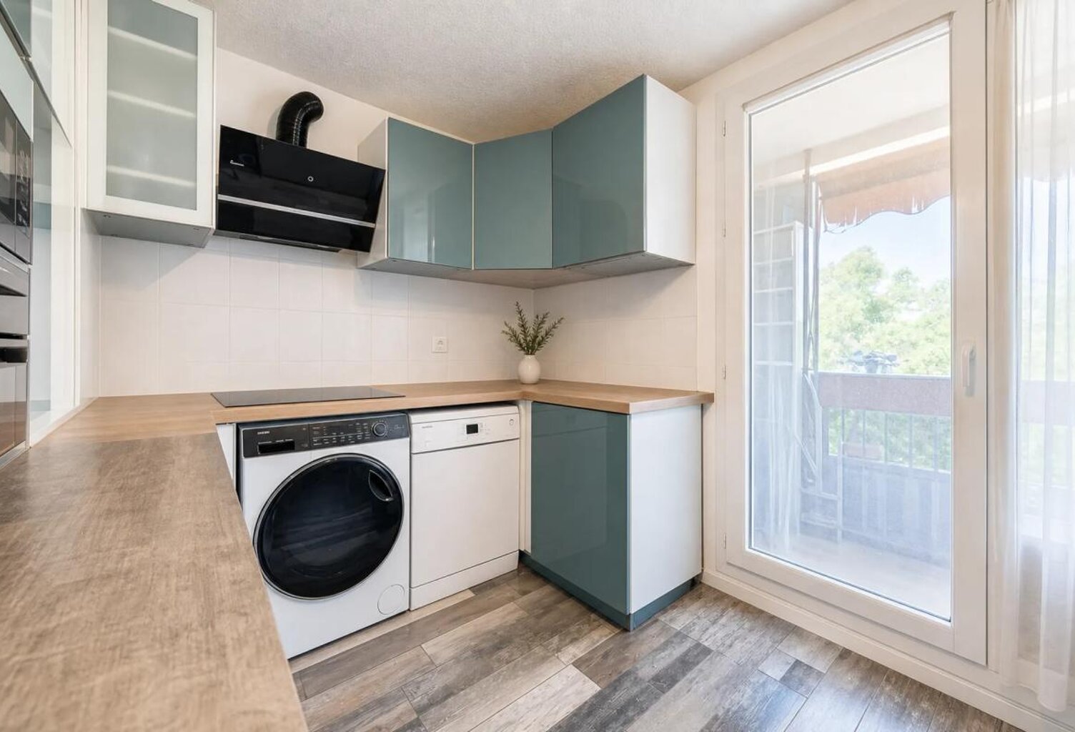 83600 - FREJUS - CENTRE-VILLE - 3 PIÈCES - 2 CHAMBRES - 58.0 M² - APPARTEMENT AVEC BALCON VUE DEGAGEE — photo 1