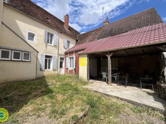 Maison de Ville Avec Garage — photo du bien
