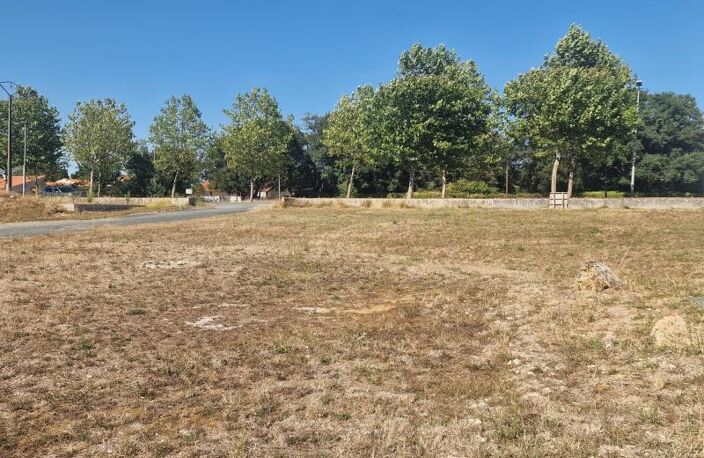 Terrain constructible 1 037 m² — photo 3