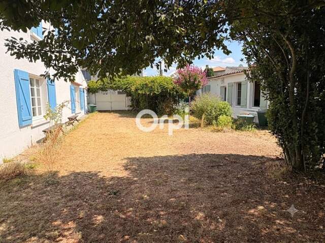 Ensemble immobilier à vendre à SAINT-JUST-LUZAC — photo du bien