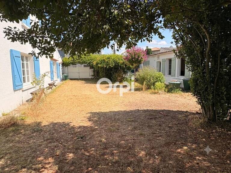 Ensemble immobilier à vendre à SAINT-JUST-LUZAC — photo 1