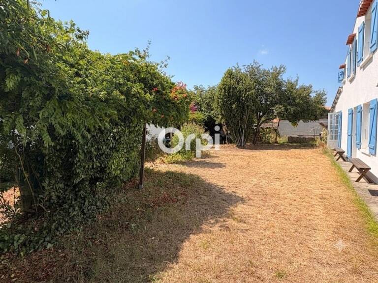 Ensemble immobilier à vendre à SAINT-JUST-LUZAC — photo 1