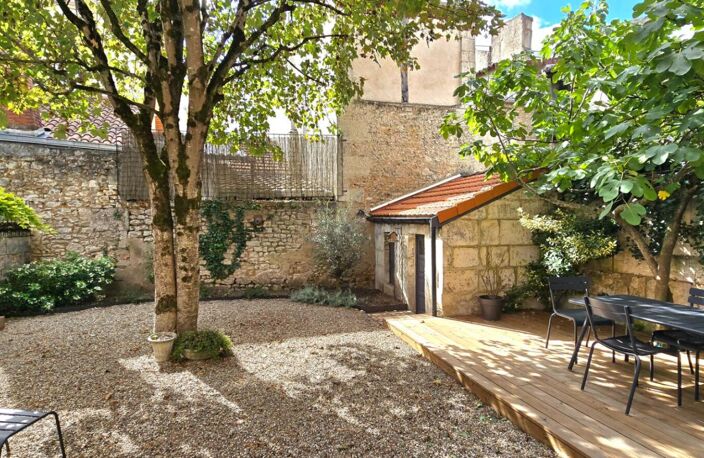 Maison de ville de type 9, surface habitable de 180 m², avec jardin et dépendance — photo 3