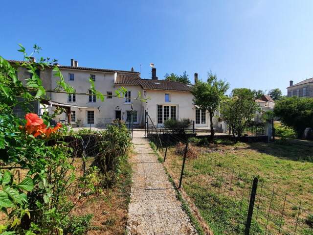 Maison de bourg  169m2, 1 760 m² de jardin)+ Local indépendant — photo du bien