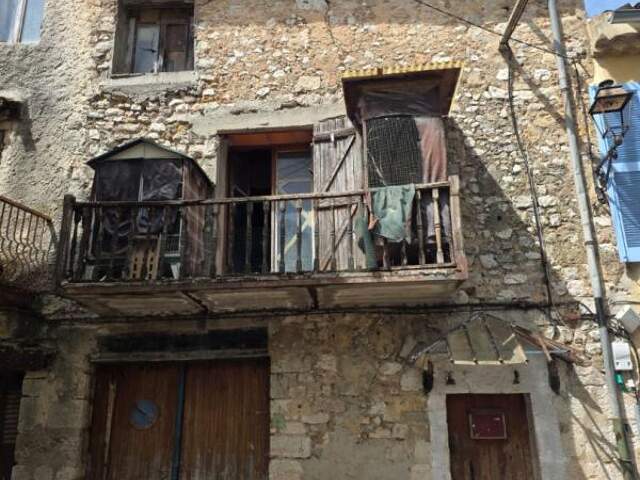 ST MAXIMIN LA STE BAUME MAISON DE VILLAGE — photo du bien
