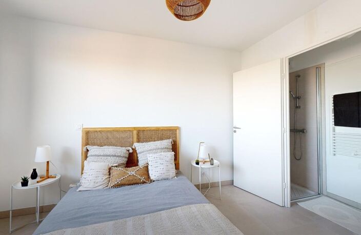 Sète - Face au Bassin de Thau : T4 traversant avec 62 m² de terrasse — photo 5