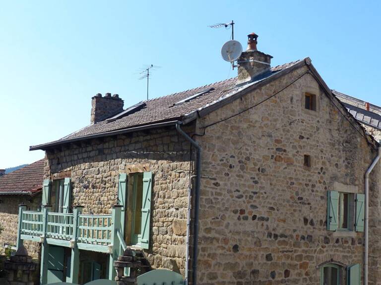 Jolie maison en pierre de 159 m² à Saint-Julien Chapteuil — photo 1