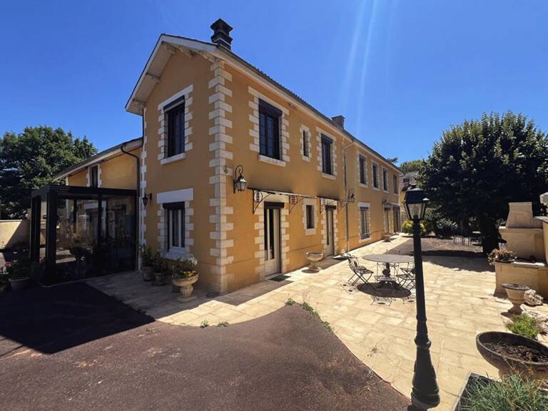 Maison Saint Pierre De Cole 13 pièce(s) 400 m2 — photo 1