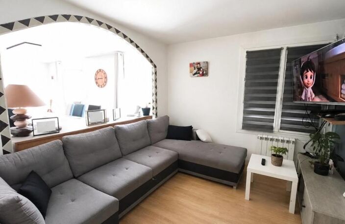 29520 Saint Goazec maison avec vie de plain pied salon séjour cuisine 44 m² 4 chambres 2 salles d'eau sous sol complet — photo 5