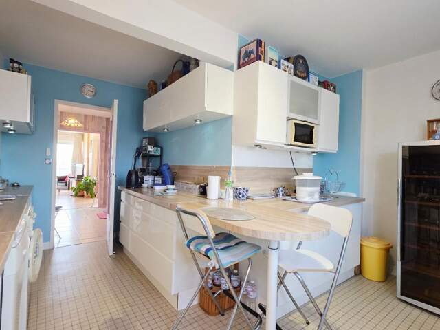 BOURGES APPARTEMENT DE 86.1M² 4 PIECES BALCONS ASCENSEUR PARKING — photo du bien
