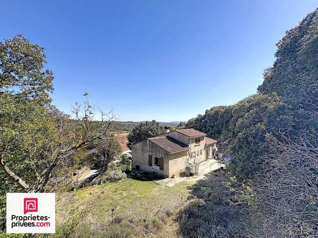 Villa avec grand garage sur 2360 m² de terrain divisible — photo du bien
