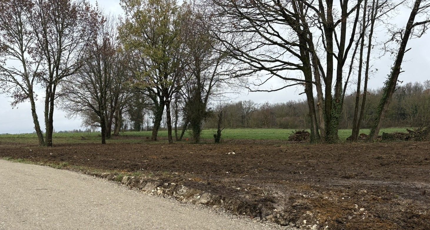 Terrain à bâtir de 1055 m2 au prix de 36000 € à TESSON.